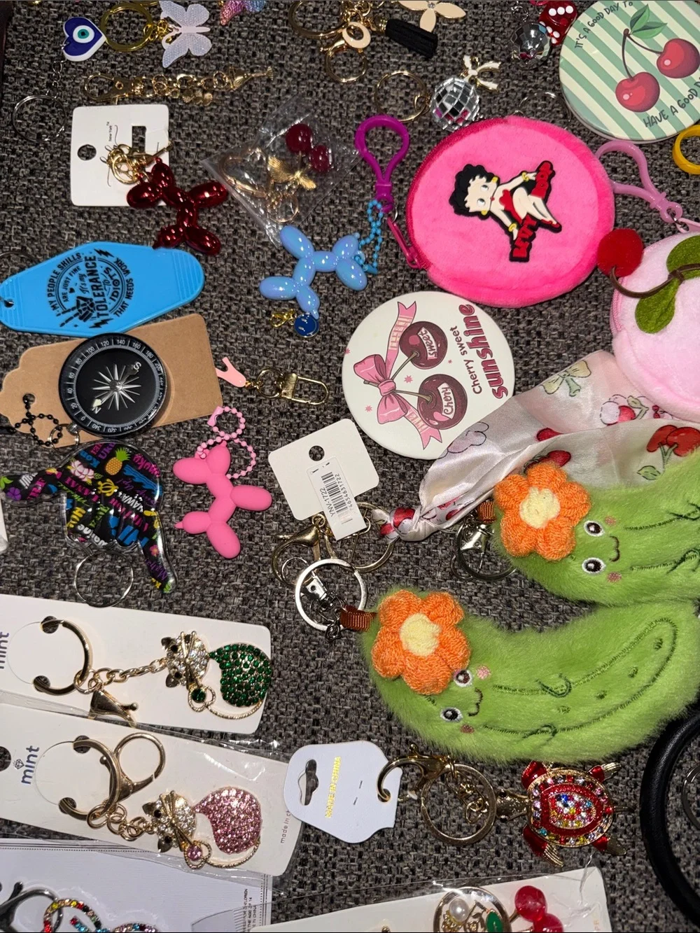 ALL OVER 80 pieces  Assorted Women's Keychains & Pouch Collection